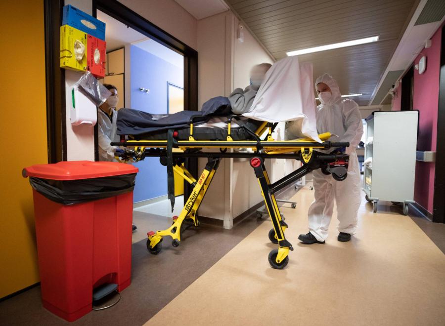 “Nagyon súlyos, nagyon súlyos a helyzet” - Egy hét múlva megtelhetnek a belga kórházak