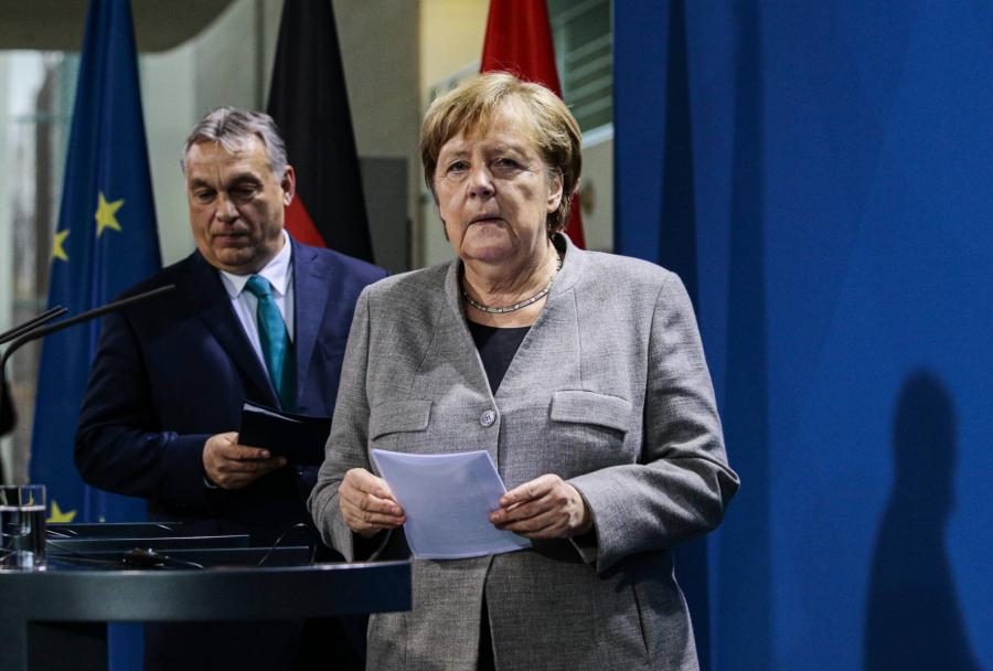 Merkelnél atombomba van, Orbánnál meg kézigránát