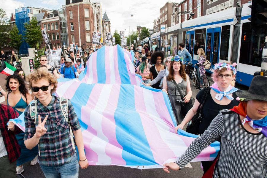 Bocsánatot kér és fizet Hollandia a sterilizált transzneműeknek
