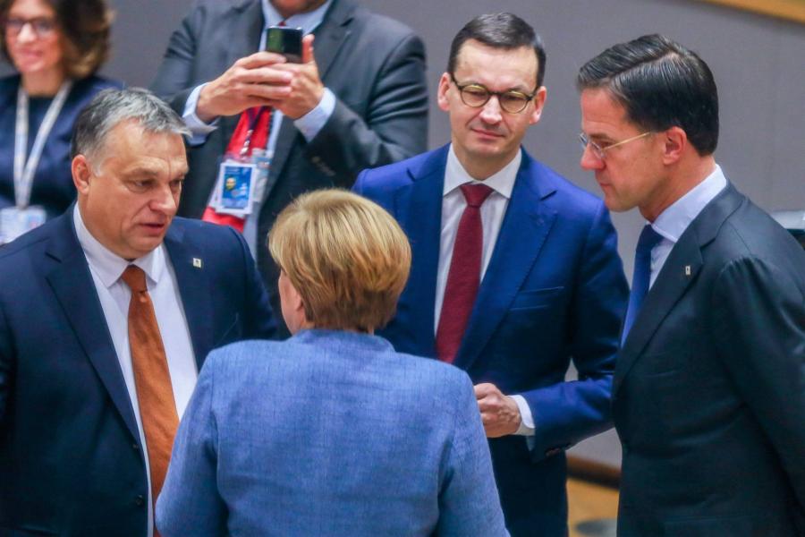 Orbánék megfőzték Merkelt