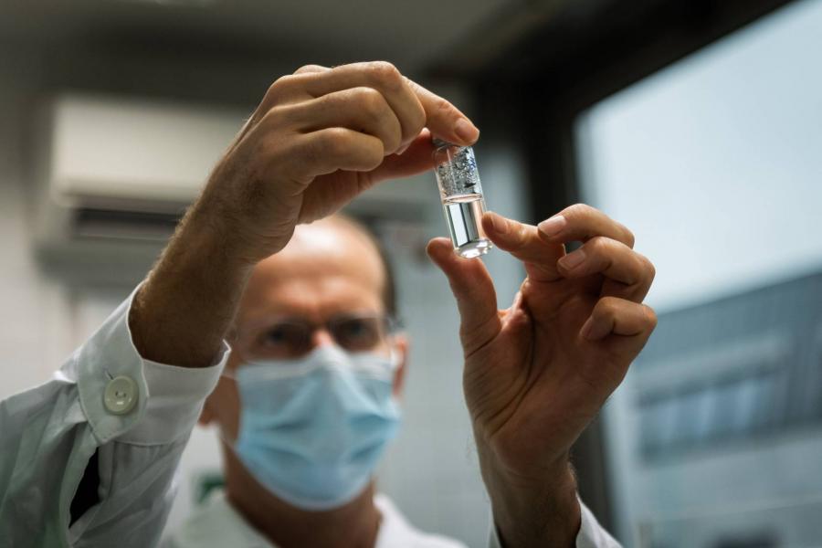 Szijjártó: Kínai vakcina is érkezhet az uniós mellett még decemberben