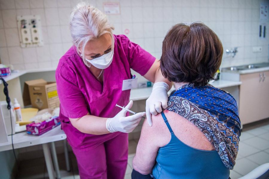 Folyamatosan oltanak koronavírus ellen a Dél-pesti Centrumkórházban