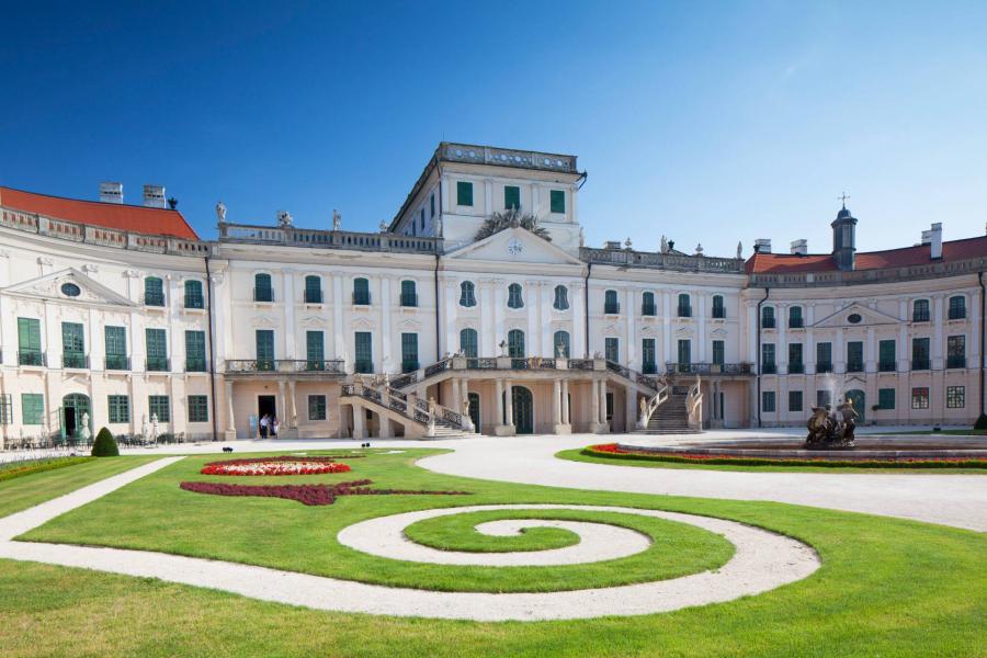 Káel Csaba készítheti elő a fertődi Esterházy-kastély felújítását