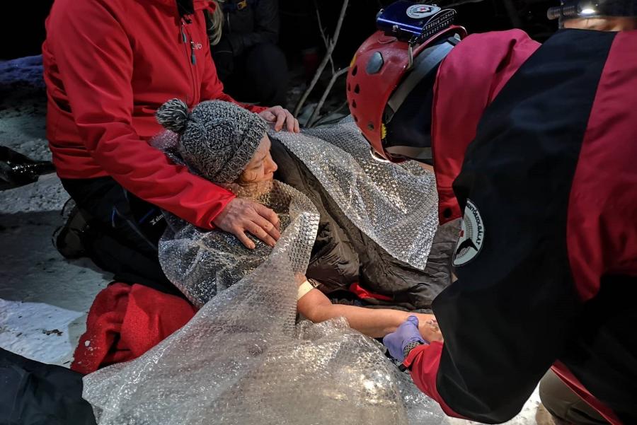 Huszonegy fős mentőcsapat hozott le egy sérült túrázót a Pilisből