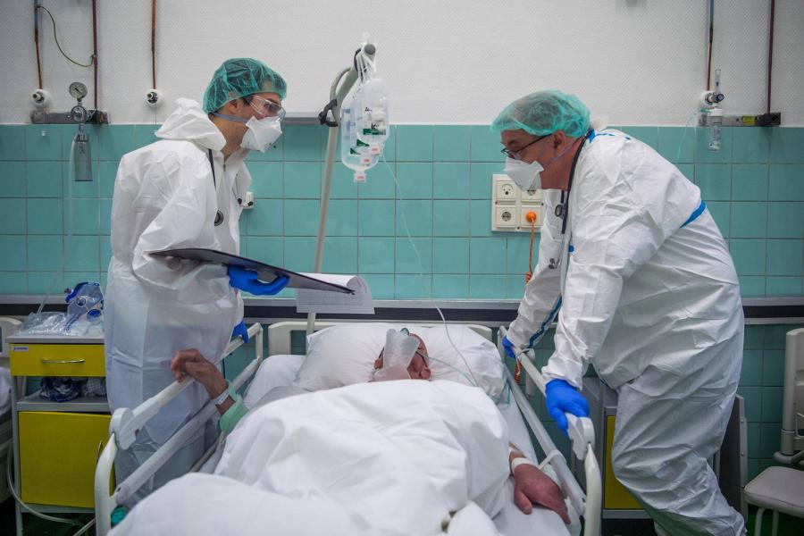 Meghalt 95 beteg és 976 új fertőzöttet találtak