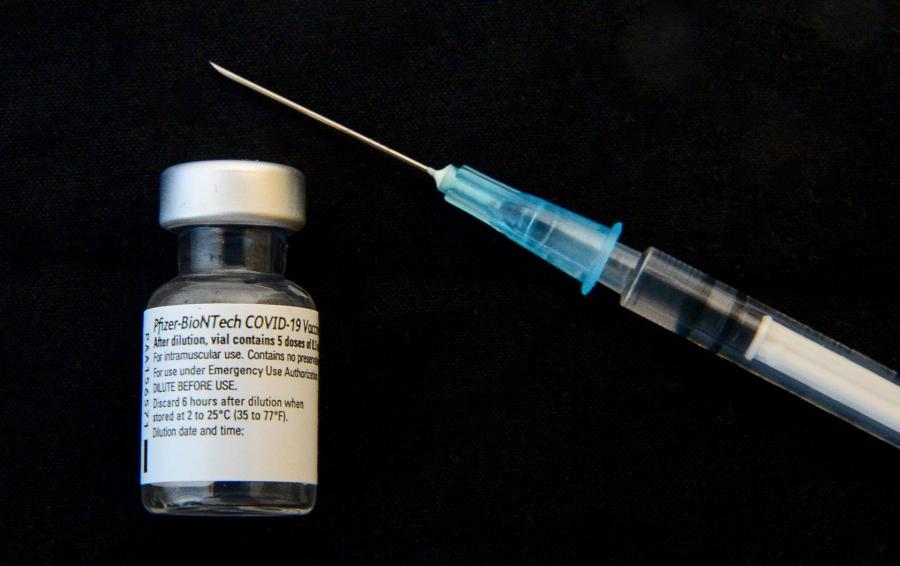 Az első vizsgálatok szerint hatásos a Pfizer vakcinája a dél-afrikai vírusváltozat ellen is