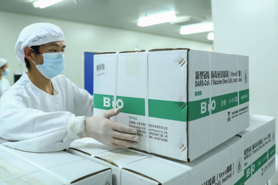 Nyikorogva tárultak fel az ország kapui a kínai vakcina előtt