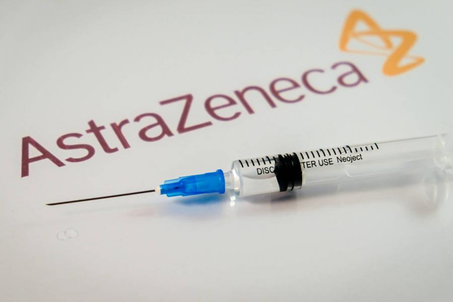 Franciaországban 65 év alatt lehet csak beadni az AstraZeneca vakcináját