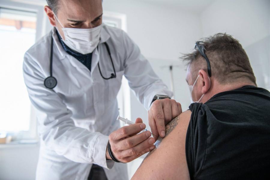 A betegeké a döntés: aki kéri, megkaphatja a kínai vakcinát