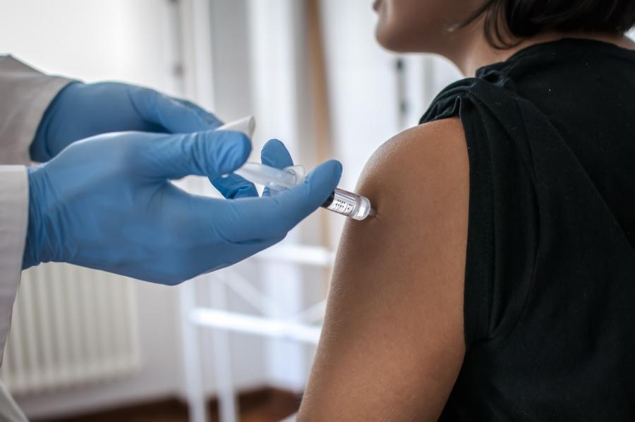 2022 végén elkezdik gyártani a koronavírus elleni magyar vakcinát