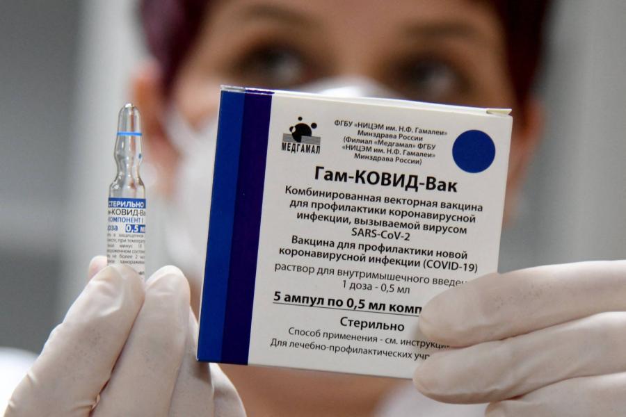 Putyin szerint a vírusmutációk ellen is véd az orosz vakcina