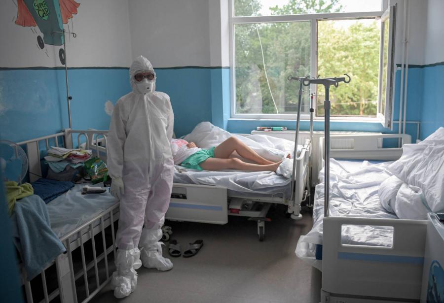 Napi 700 forint jut a koronavírusos betegek etetésére Romániában