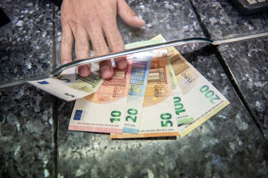 358,34 forinton az euró