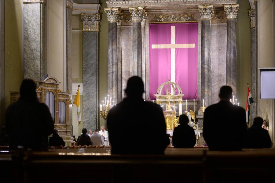 Ismét tarthatnak nyilvános miséket a katolikus templomokban