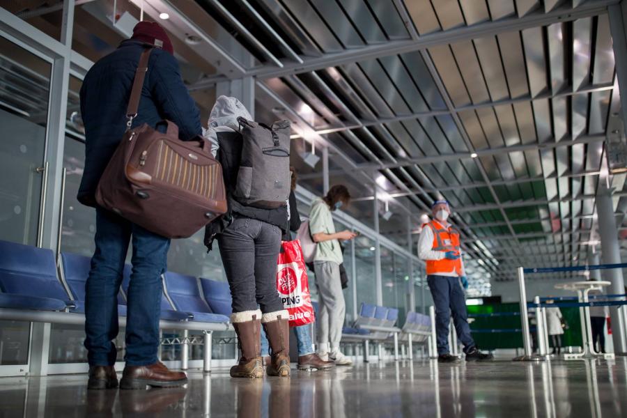 Romániában karantén vár a külföldről hazatérő vendégmunkásokra és a turistákra is
