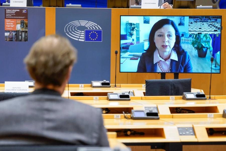 Brüsszel tehetetlen a KESMA ellen, de jövőre javaslatot tesznek
