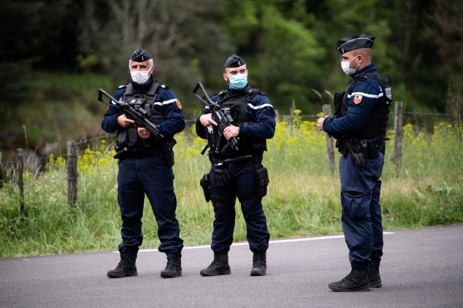 Három napja több száz rendőr keres egy kettős gyilkost a hegyek között Franciaországban