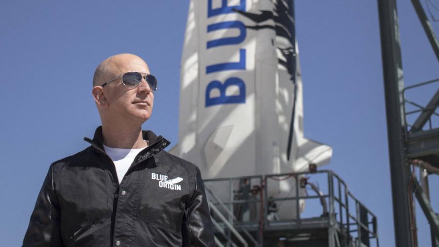 Öccsét is viszi az űrbe Jeff Bezos