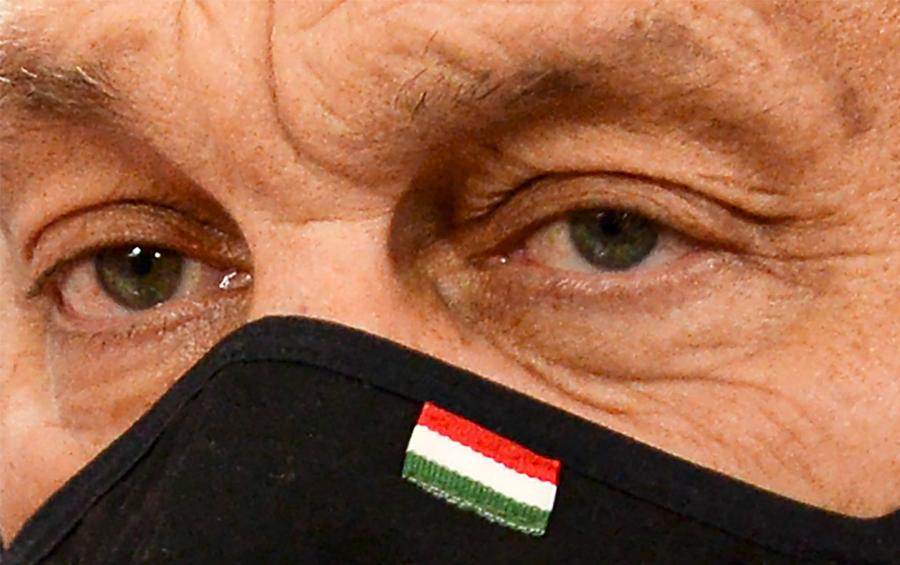 Ereszkedjetek térdre ti, Rutte! – Orbán és barátai összezártak Brüsszellel szemben