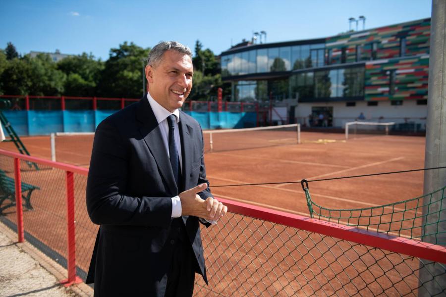 Milliárdos keresetet nyújtott be a Lázár János vezette teniszszövetség