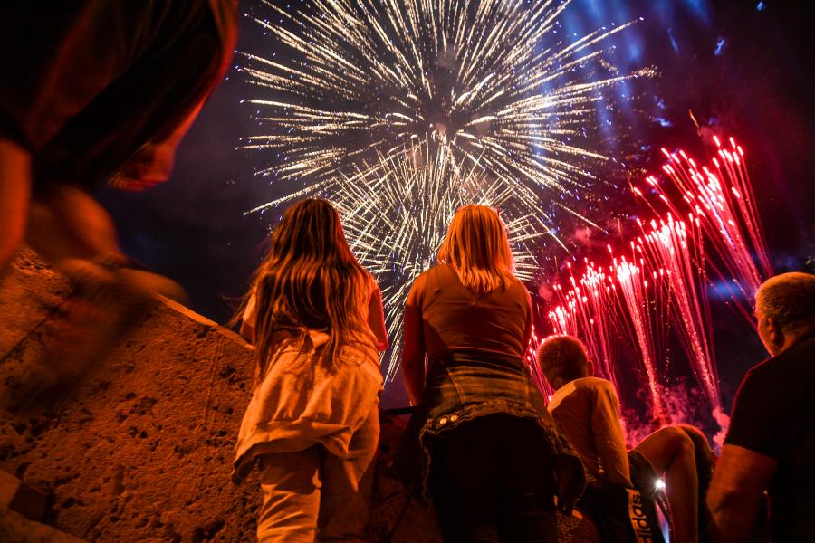 Augusztus 20-i tűzijátékkal kapcsolatos közvélemény-kutatást csap hozzá az elégedettségi kérdőívhez a Magyar Posta