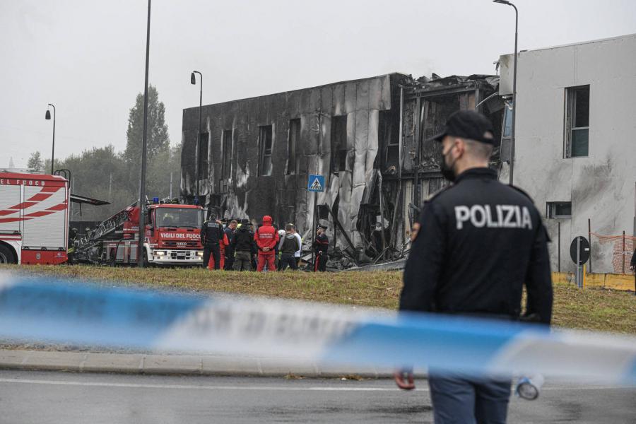 Irodaépületnek csapódott egy kisrepülőgép Milánóban, nyolcan meghaltak