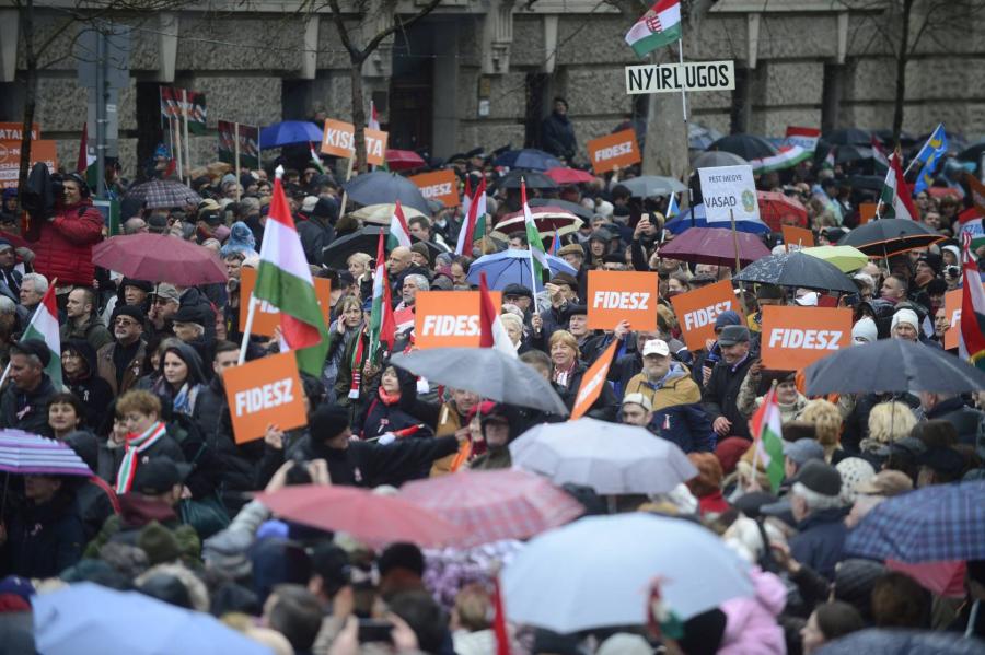 Akciós Békemenet-csomaggal ruházná fel az Orbán-rajongókat egy webshop