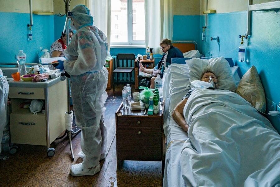 Ukrajnában átlépte a hatvanezret a járványban elhunytak száma