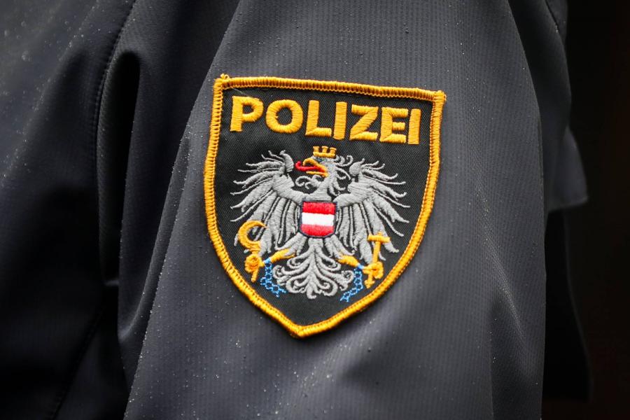 Két menekült meghalt egy magyar rendszámú autóban