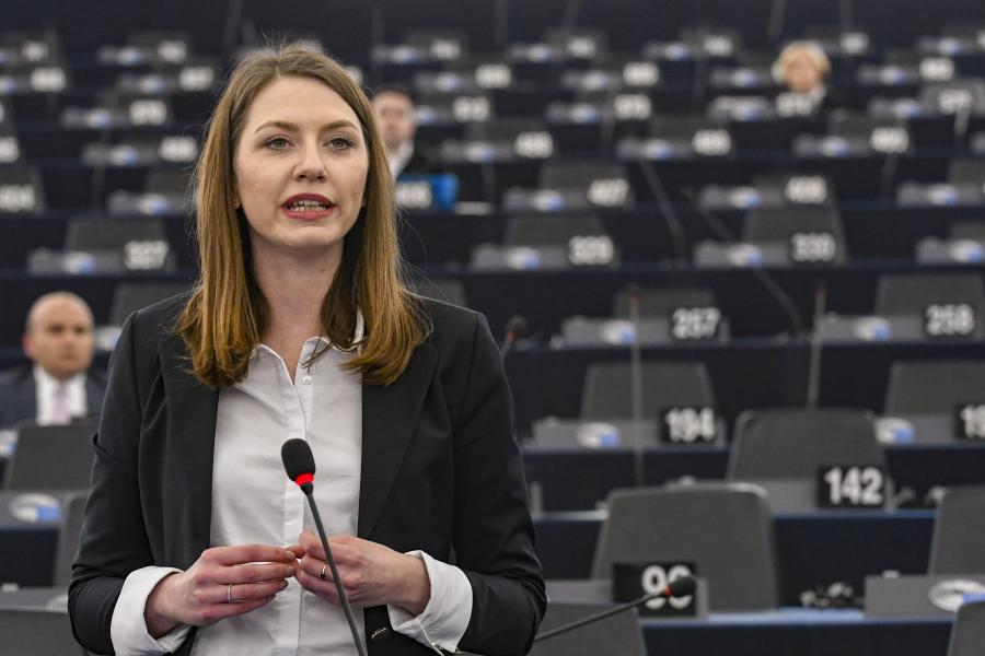 Pert indít az Európai Parlament az Európai Bizottság ellen a jogállamisági mechanizmus miatt