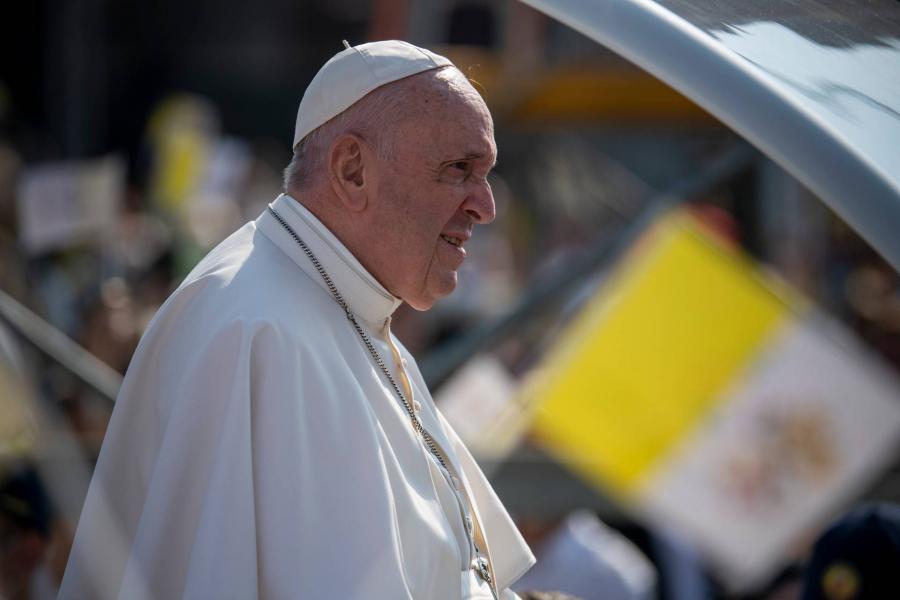 Ferenc pápa: abba kell hagyni a menekültek visszaküldését