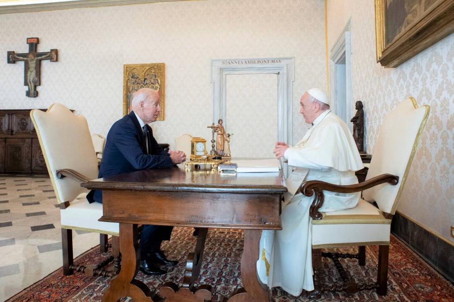 Ferenc pápa áldása Bidennek