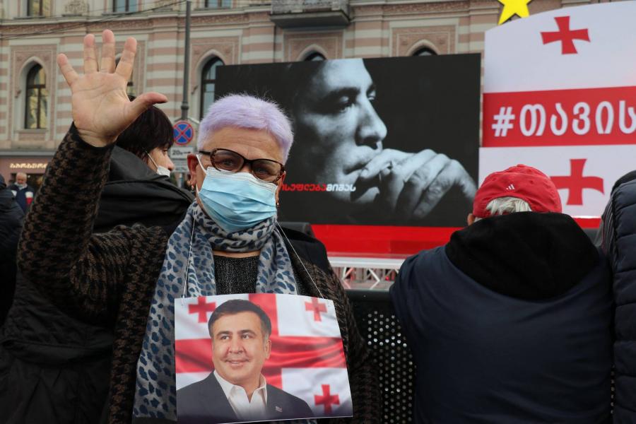 Ezrek tüntettek Szaakasvili szabadon engedését követelve