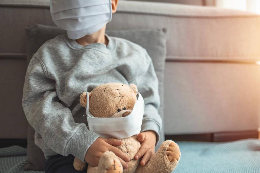 Egyre több a koronavírusos gyermek a kórházakban, de erről nem közölnek adatot az illetékesek