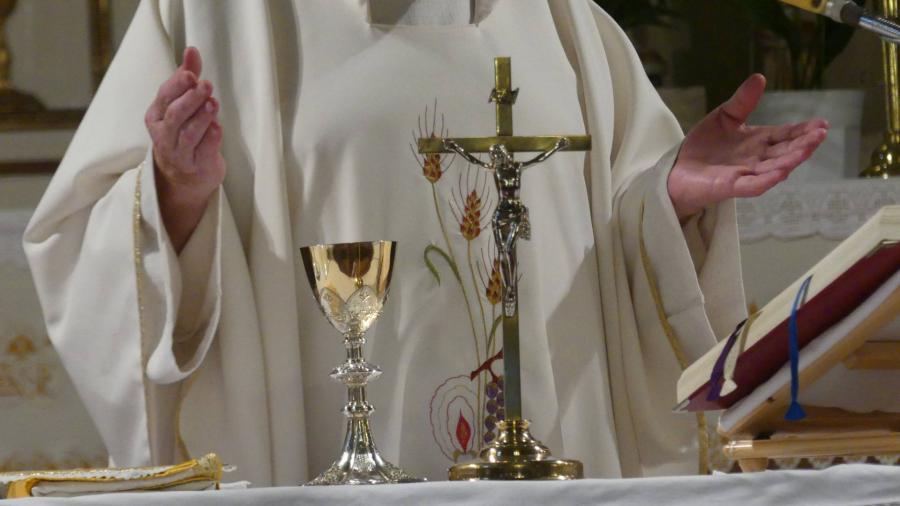 Kárpótolja a szexuális visszaélések áldozatait a francia katolikus egyház