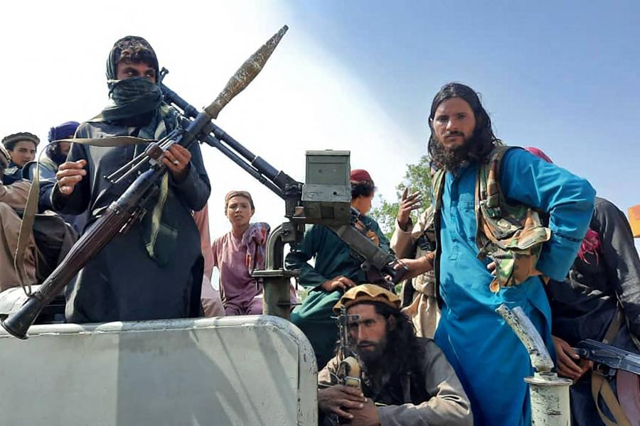 Amerikai fegyverekkel parádéztak a tálibok Kabul utcáin