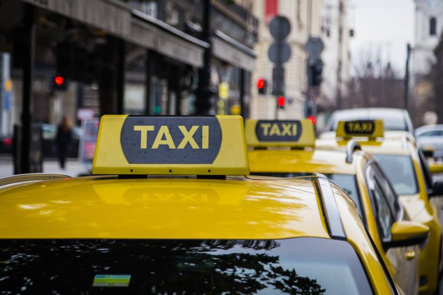 Egy ideig biztos nem lesz drágább a taxizás Budapesten