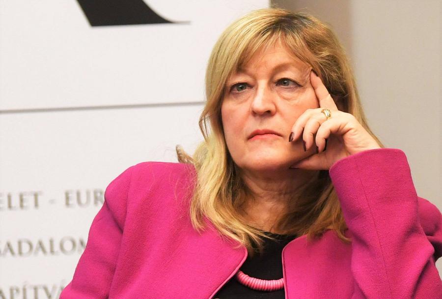 Schmidt Mária nem érti, miért hallgat Sólyom László, amikor az ellenzék puccsra készül