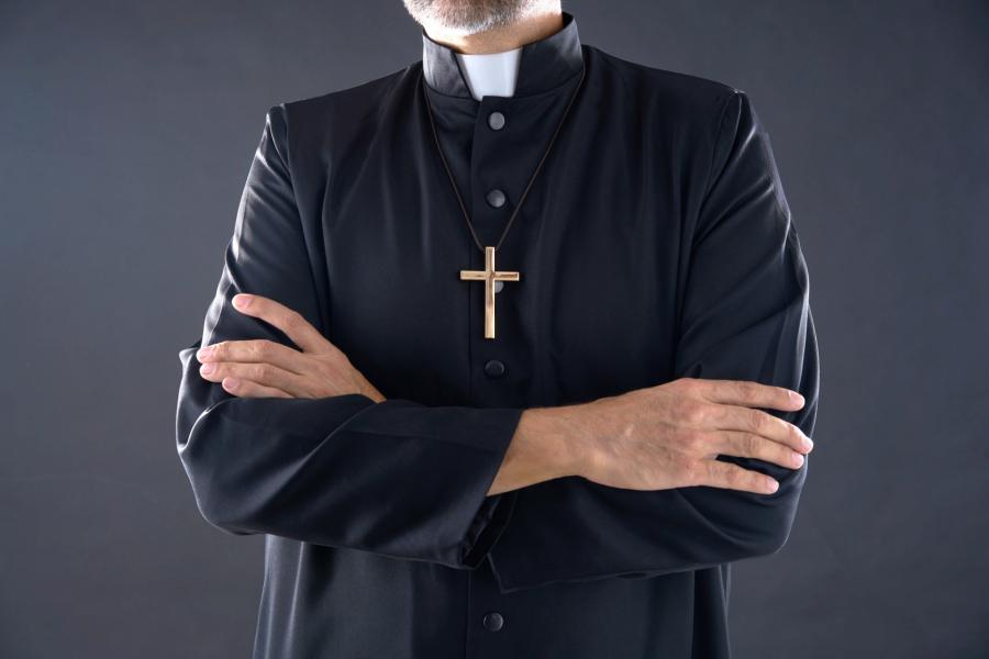 Szexuális zaklatás miatt Pion István újságíró is bejelentést tett egy pap ellen