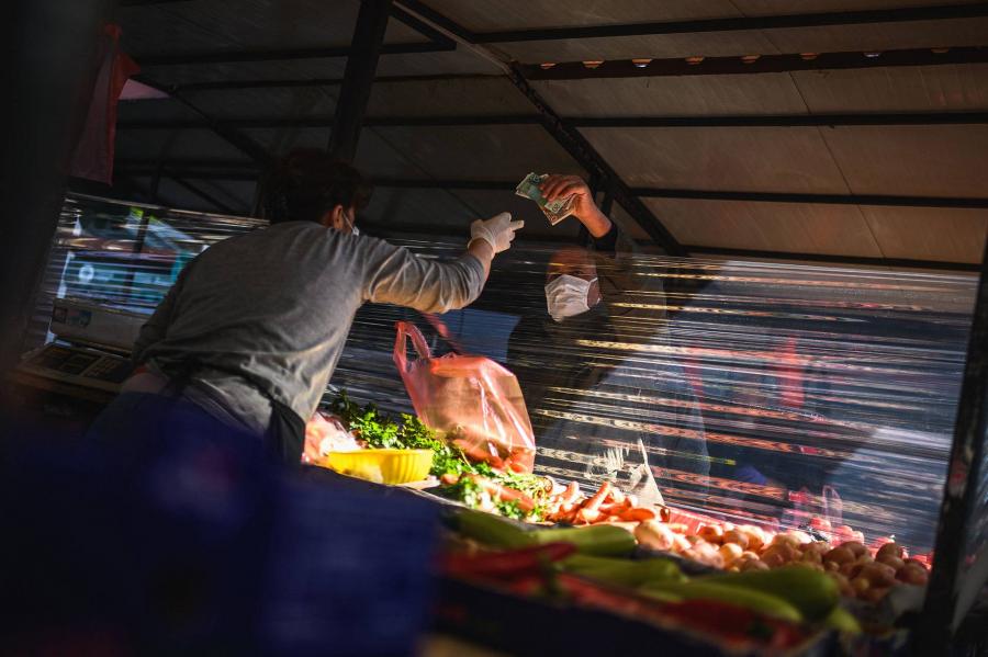 Befagyasztotta az alapvető élelmiszerek árát Szerbia