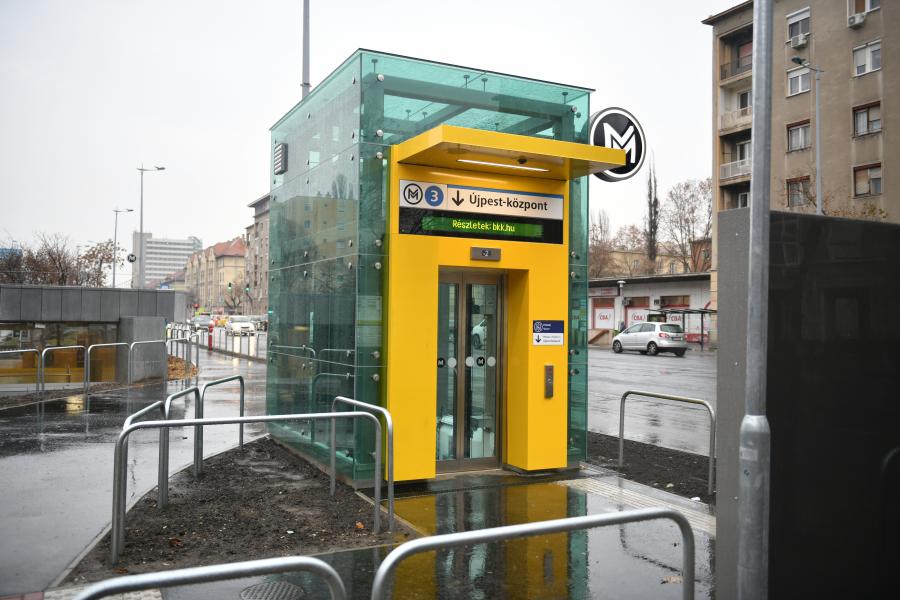 Ferdepályás lifteket építenek az M3-as metró belvárosi állomásaira