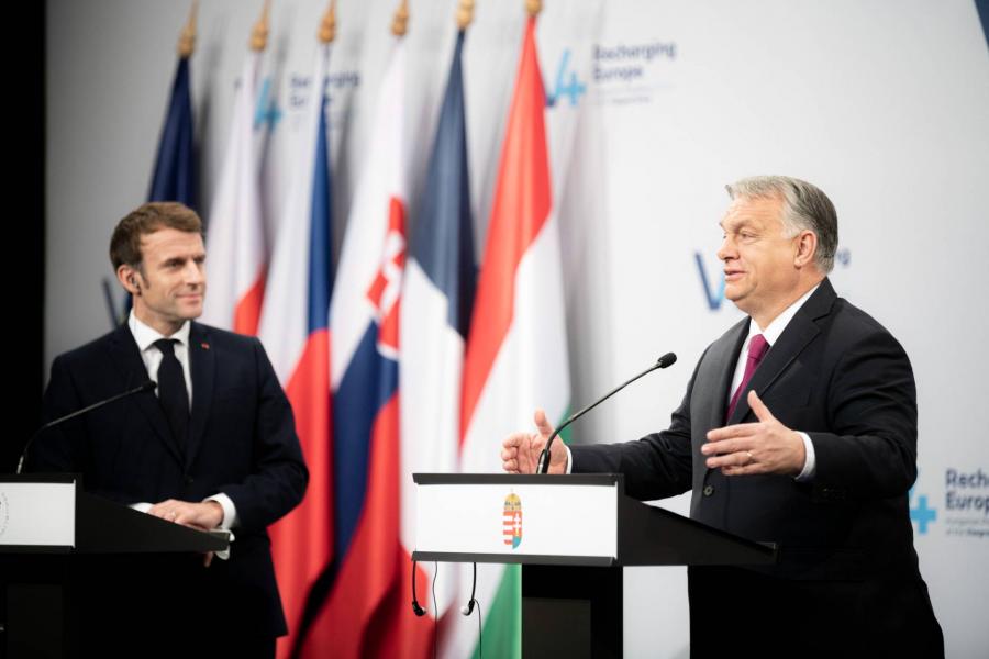Kimerítően és szenvedélyesen tárgyalt a jogállam kérdéséről Orbán, Macron és a V4