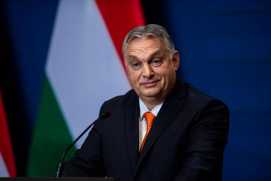 Megjelent a kormányrendelet, Orbán Viktor elment disznót vágni