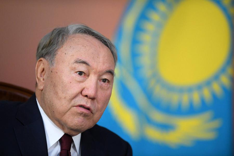 Először jelent meg a nyilvánosság előtt Nurszultan Nazarbajev, azt állítja, ő már csak egy nyugdíjas