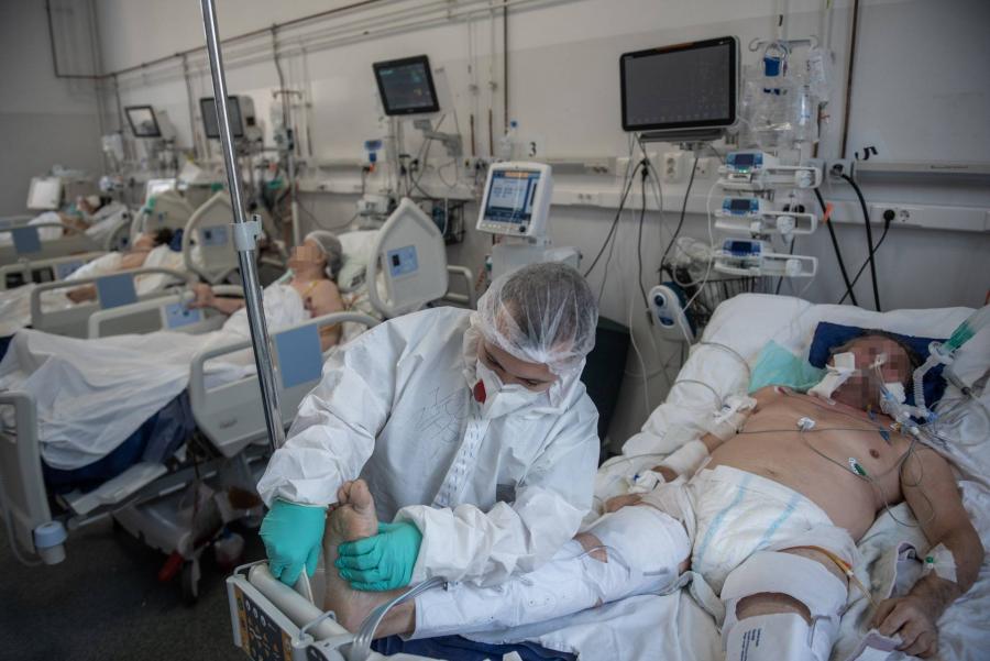 Egyre több a koronavírus-fertőzött,
ápoló és nővér Romániában
