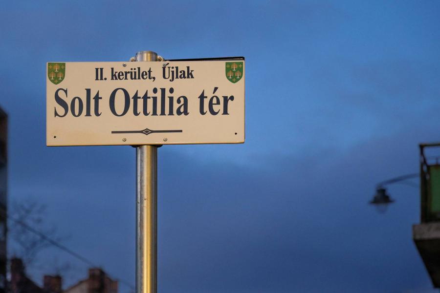 Solt Ottiliáról neveztek el egy teret a II. kerületben