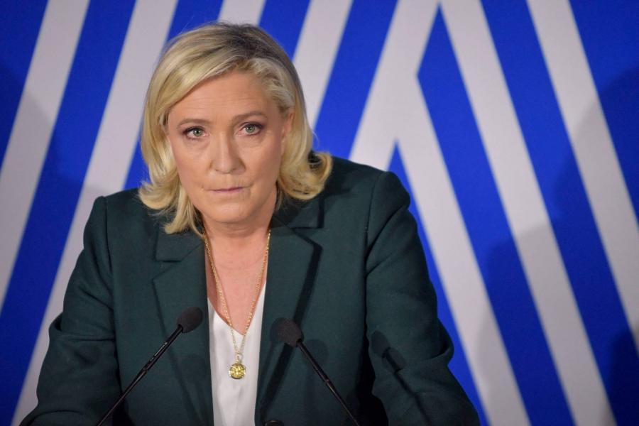 Senki nem akart pénzt adni, egy magyar bank fizeti Marine Le Pen elnökválasztási kampányát