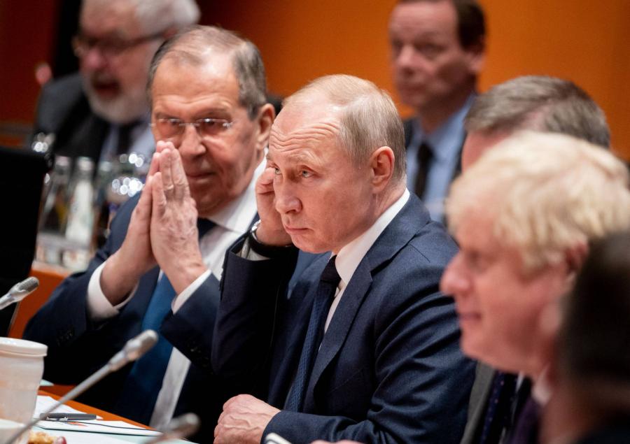Johnson megmondta Putyinnak, hogy tragikus számítási hiba lenne Ukrajna lerohanása