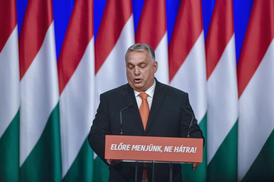 Komplett békemenet-szettet árulnak 4500-ért a legfanatikusabb Orbán-rajongóknak március 15-re