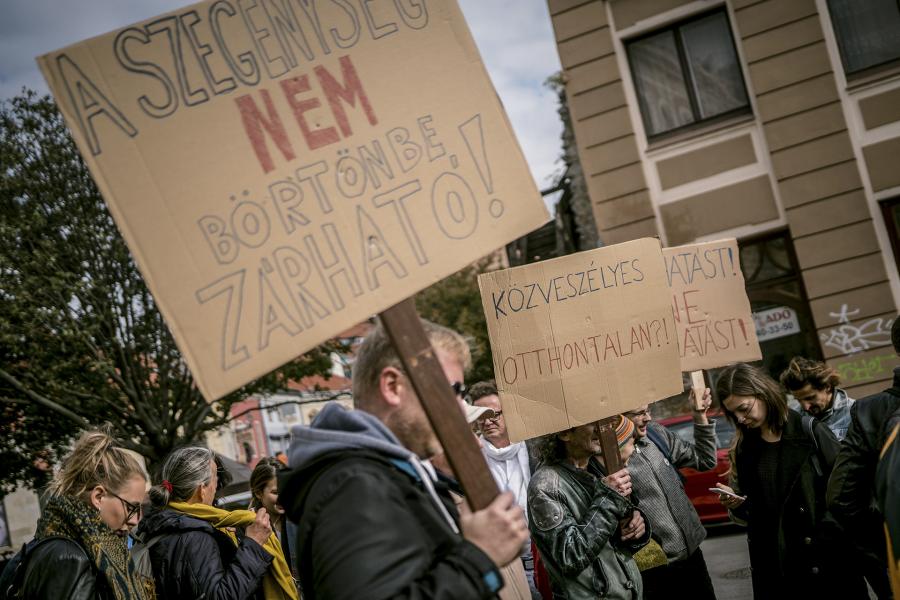 Magyarországon már büntetik a szegény szülőt, elveszik a gyerekét, de „ne drámázzon” emiatt
